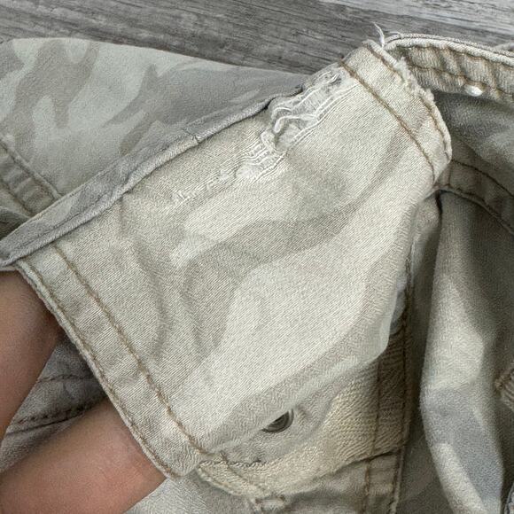 Y2K mid rise cargo pants with an all-over desert camo print Size 9 - Picture 7 of 9